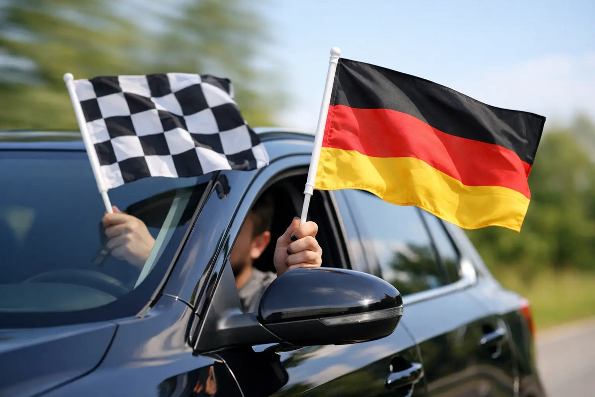 Welche Auto Flagge hält während der Fahrt?