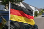 Deutschland WM 2026 Auto Flagge mit elastischer Befestigung