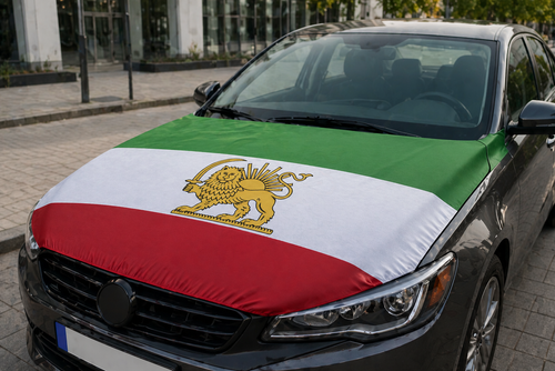 Iran Auto Flagge zur WM 2026 am fahrenden Auto